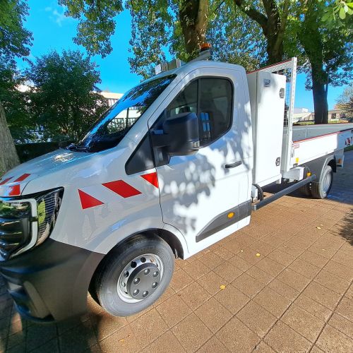 UN NOUVEAU CAMION POUR LES SERVICES TECHNIQUES !