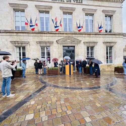 RASSEMBLEMENT DEVANT LES MAIRIES